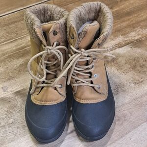 Women's Tan and Black Winter Boots
